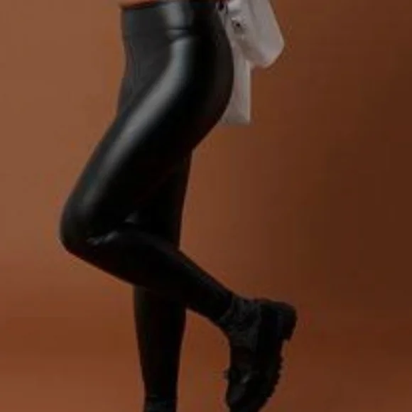 OFFLINE By Aerie Real Luxe Faux Leather Legging Black - Picture 2 of 13